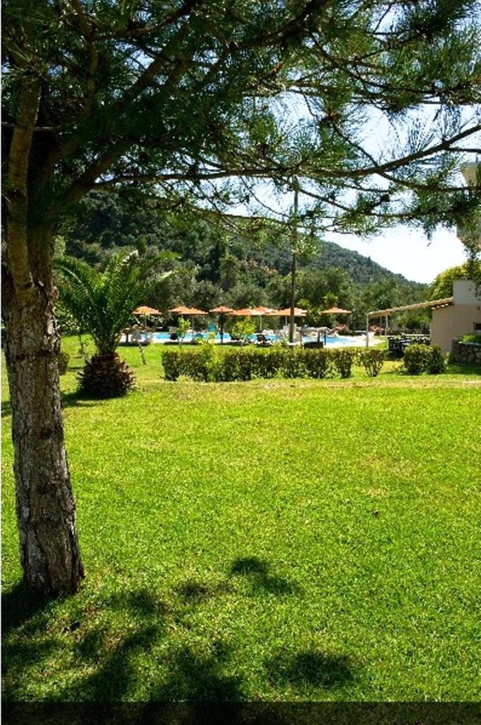 Aparthotel Aristidis Garden à Parga Extérieur photo